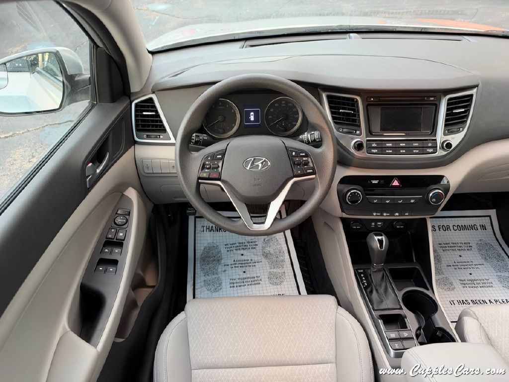 Photo 15 of this HYUNDAI TUCSON
