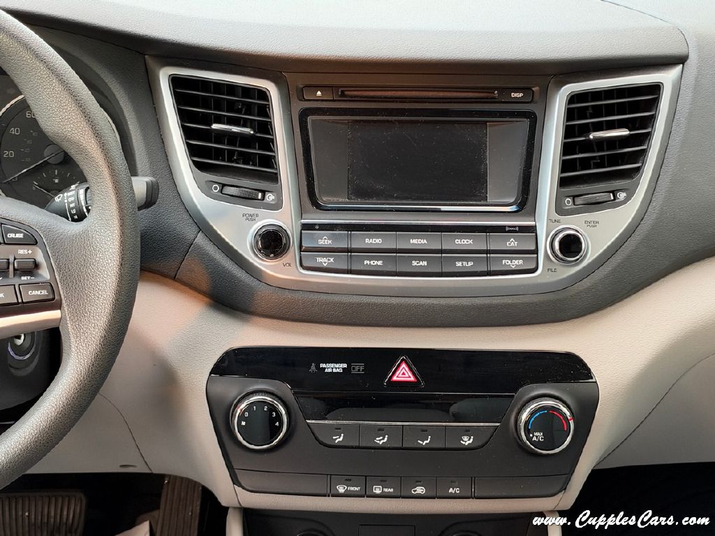 Photo 16 of this HYUNDAI TUCSON