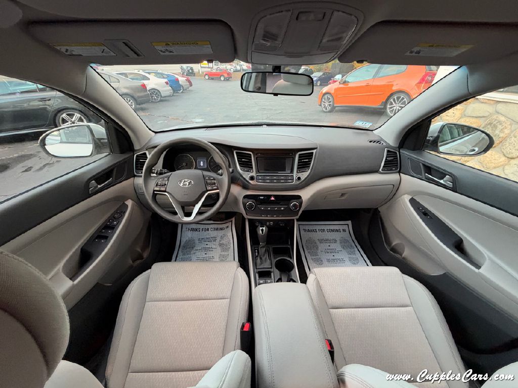 Photo 19 of this HYUNDAI TUCSON
