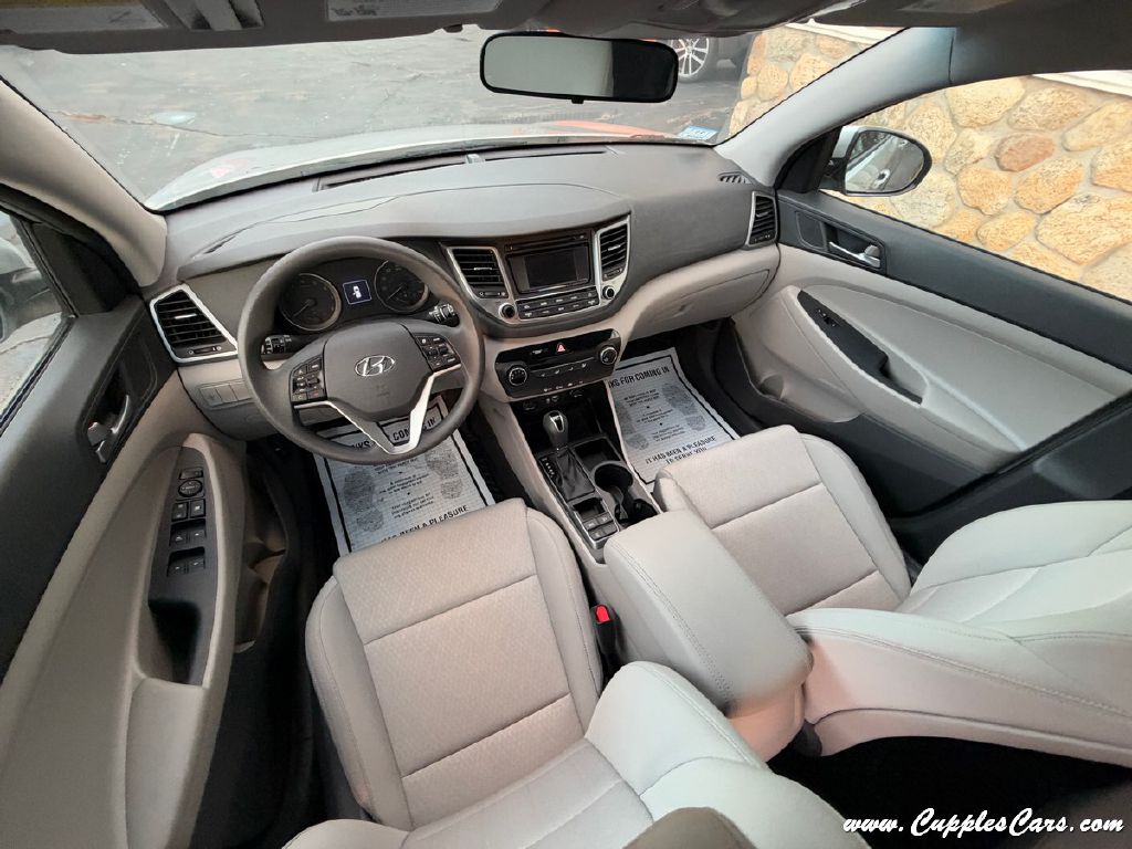 Photo 20 of this HYUNDAI TUCSON