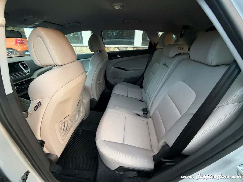 Photo 21 of this HYUNDAI TUCSON