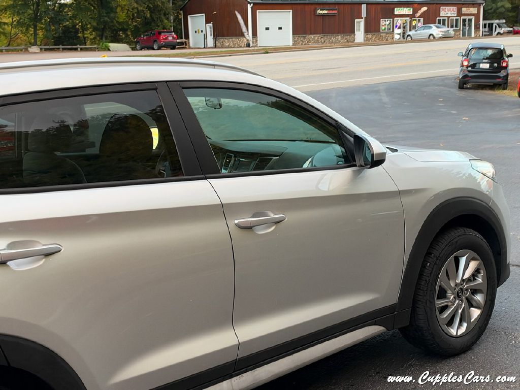 Photo 33 of this HYUNDAI TUCSON