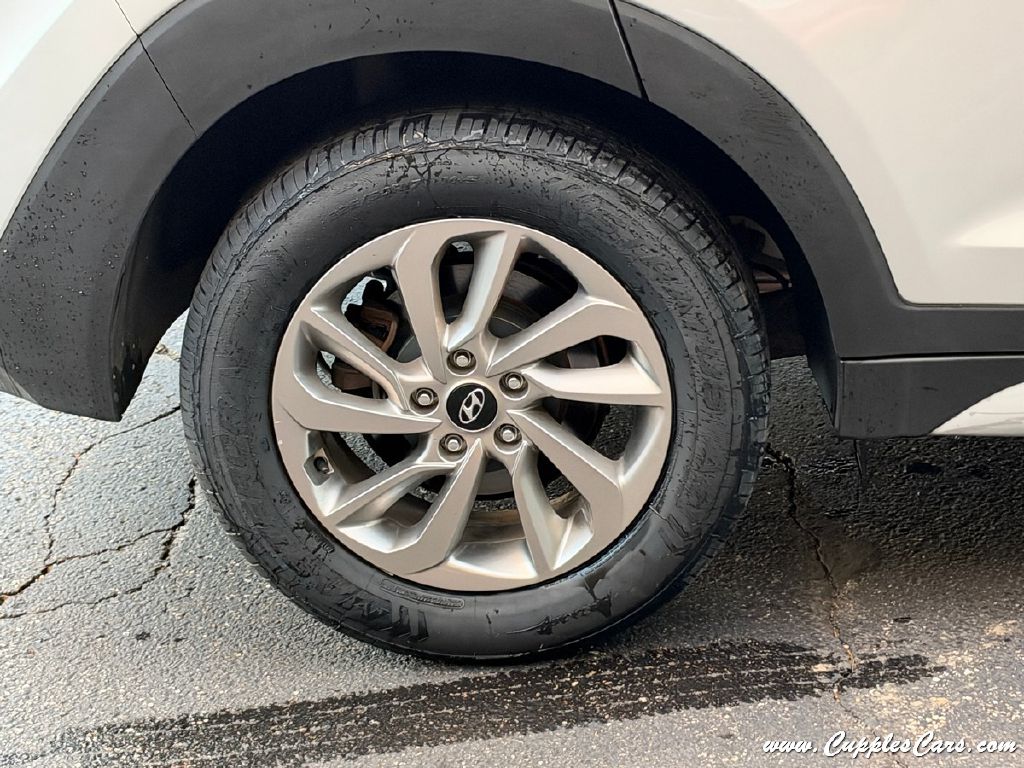 Photo 36 of this HYUNDAI TUCSON