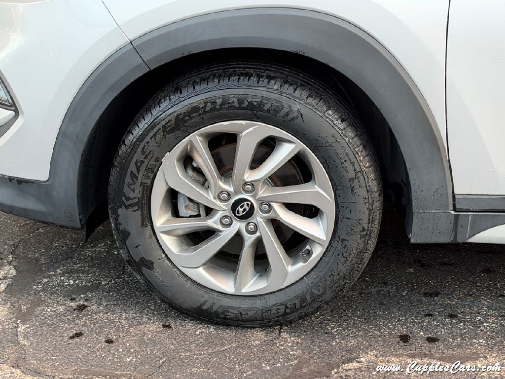 Photo 38 of this HYUNDAI TUCSON