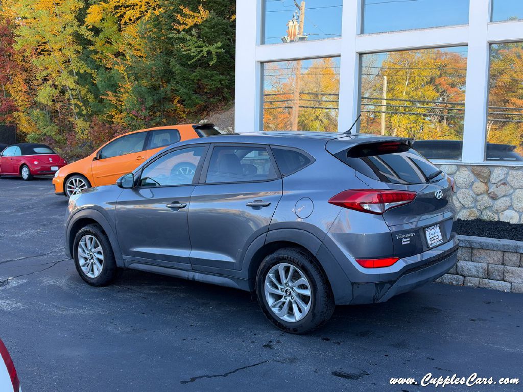 Photo 2 of this HYUNDAI TUCSON