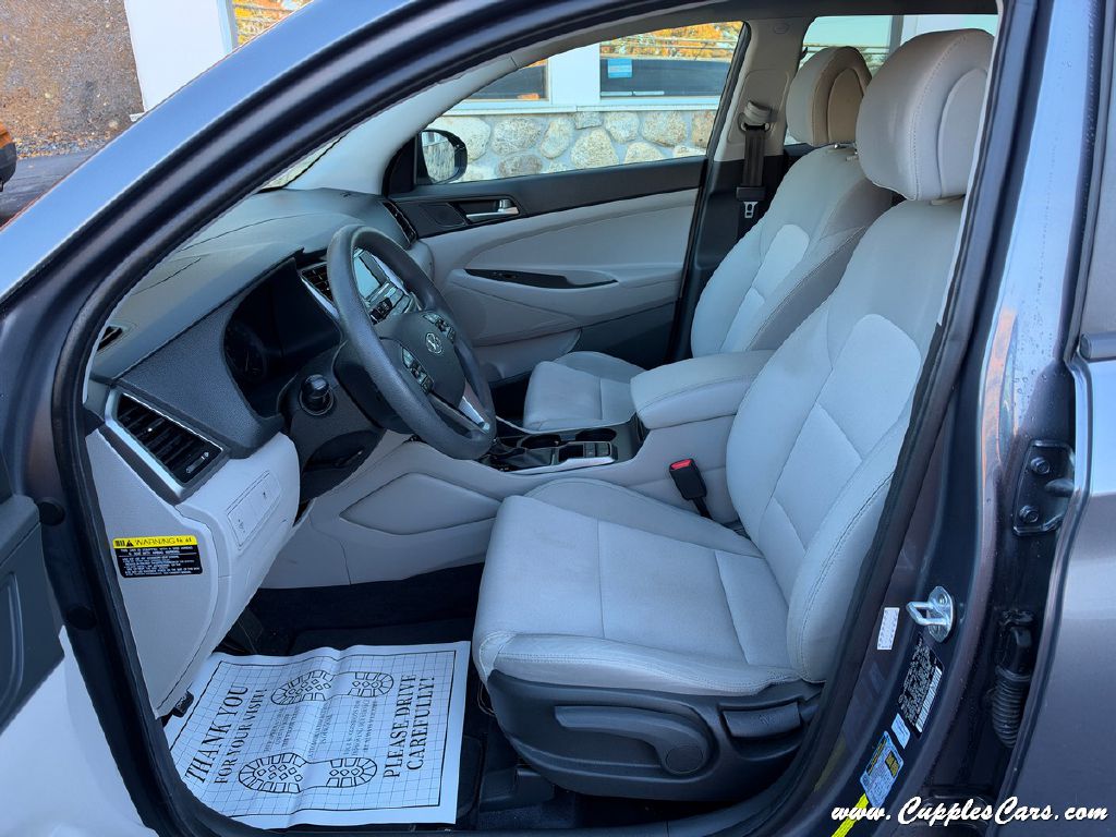 Photo 3 of this HYUNDAI TUCSON