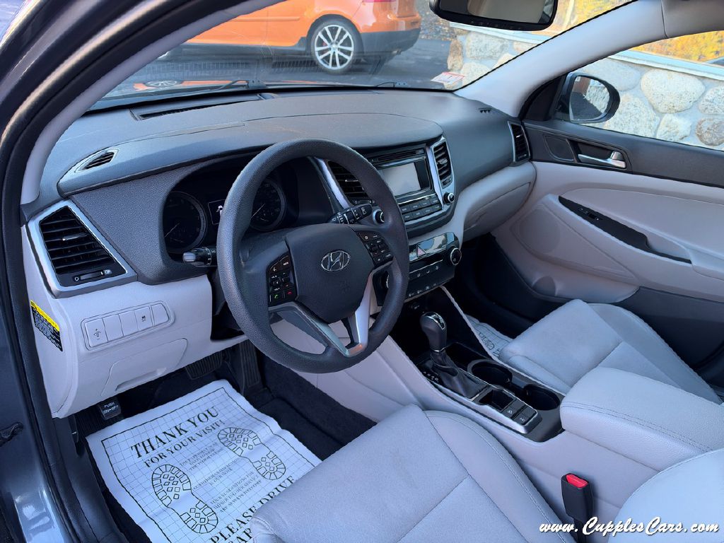 Photo 4 of this HYUNDAI TUCSON