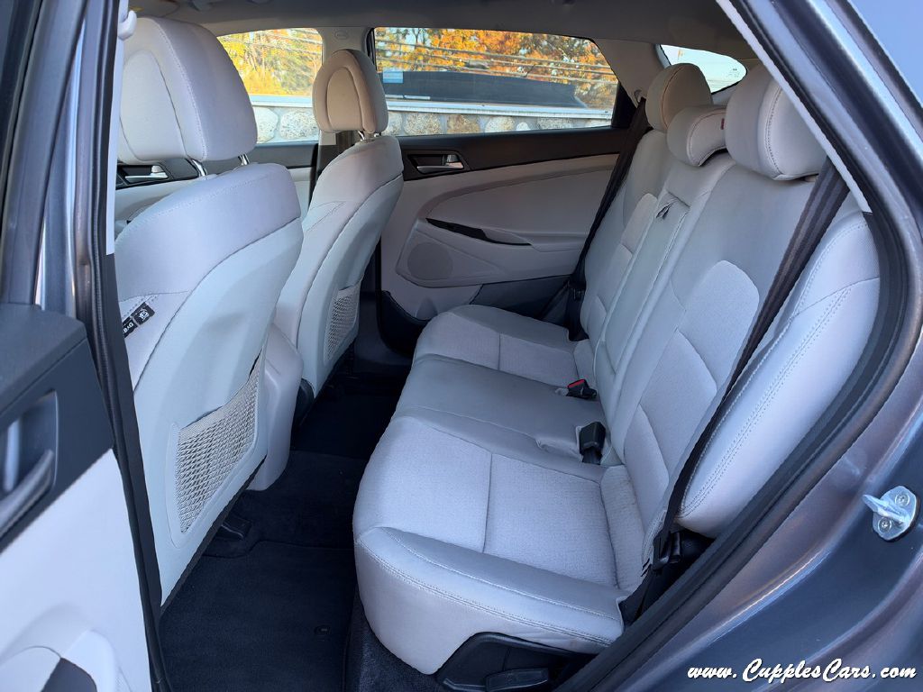 Photo 6 of this HYUNDAI TUCSON