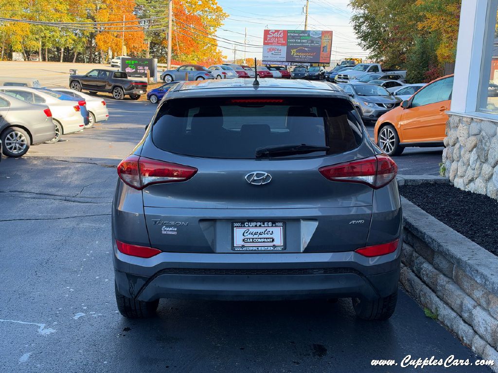 Photo 8 of this HYUNDAI TUCSON
