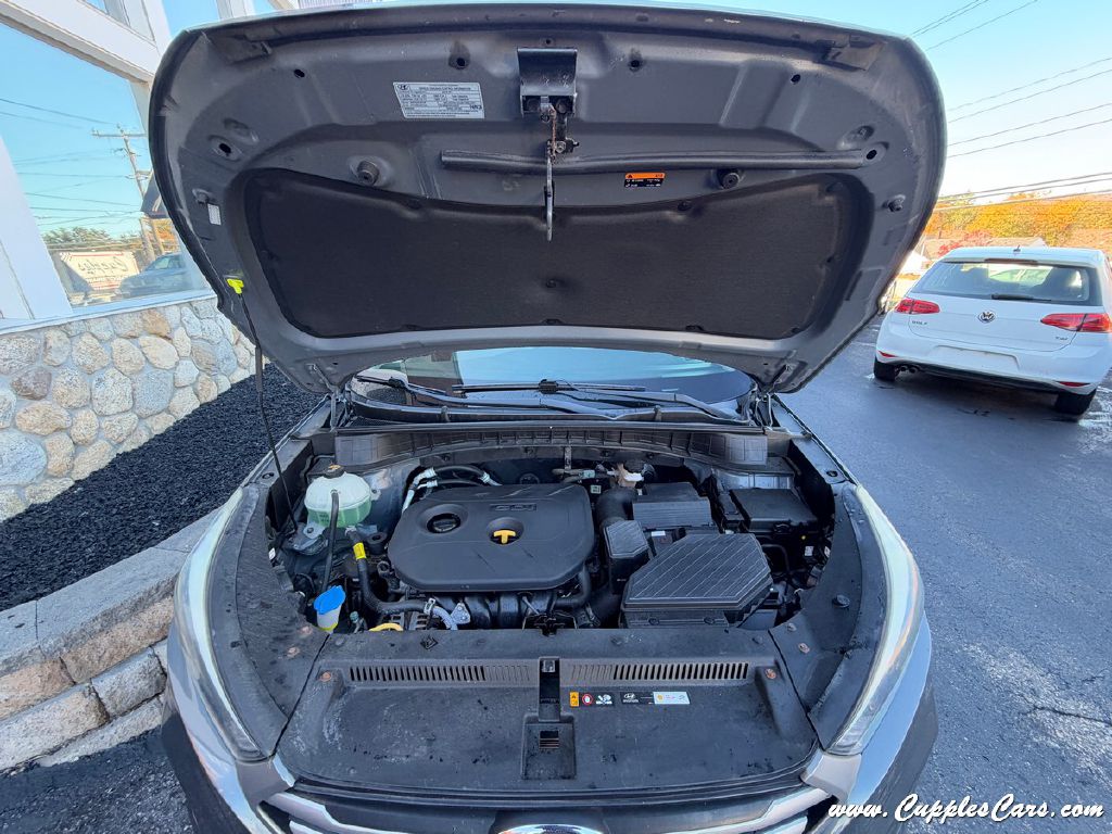 Photo 12 of this HYUNDAI TUCSON