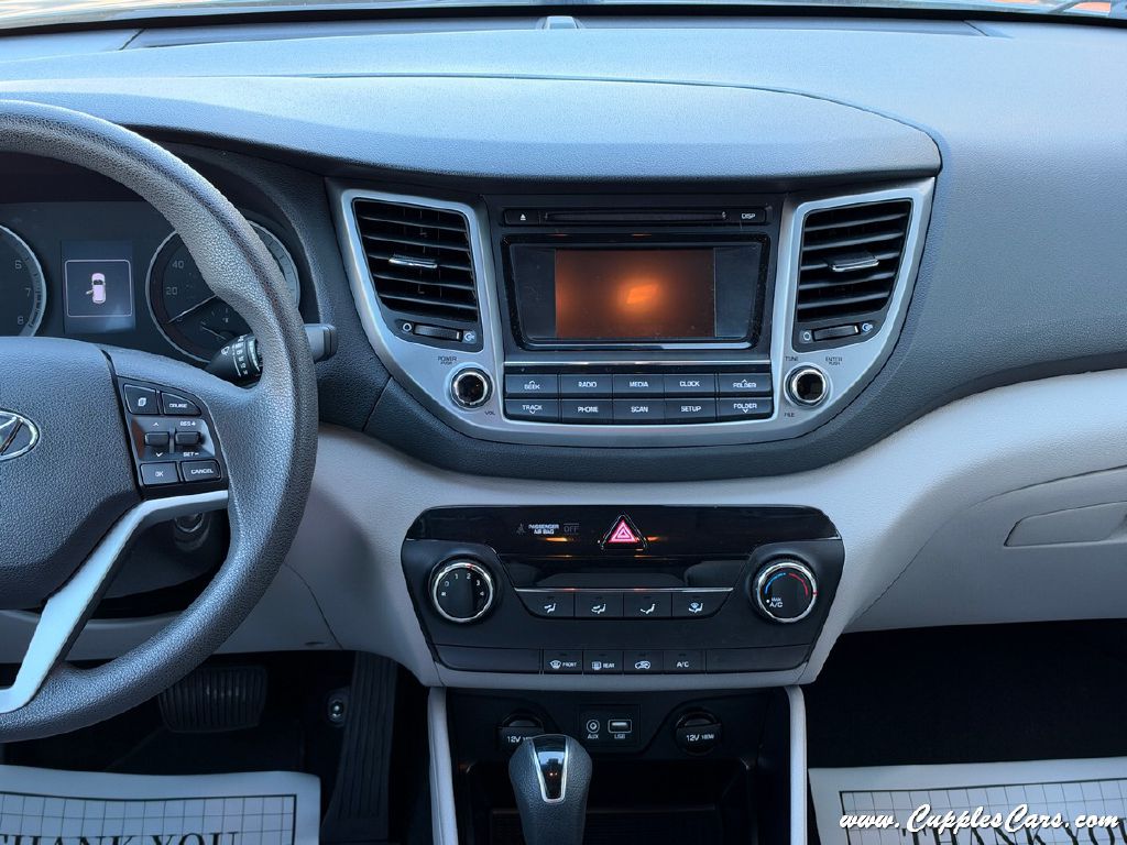Photo 15 of this HYUNDAI TUCSON