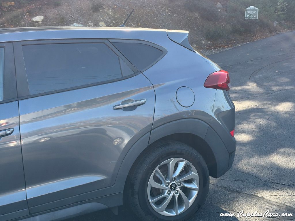 Photo 28 of this HYUNDAI TUCSON