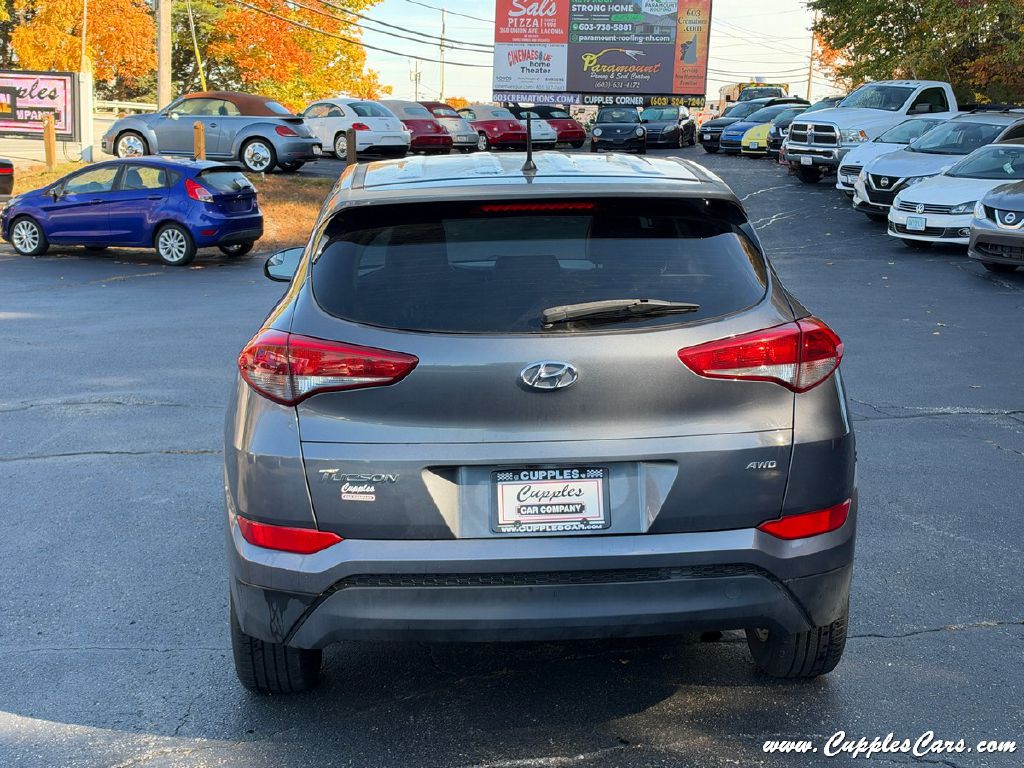 Photo 29 of this HYUNDAI TUCSON