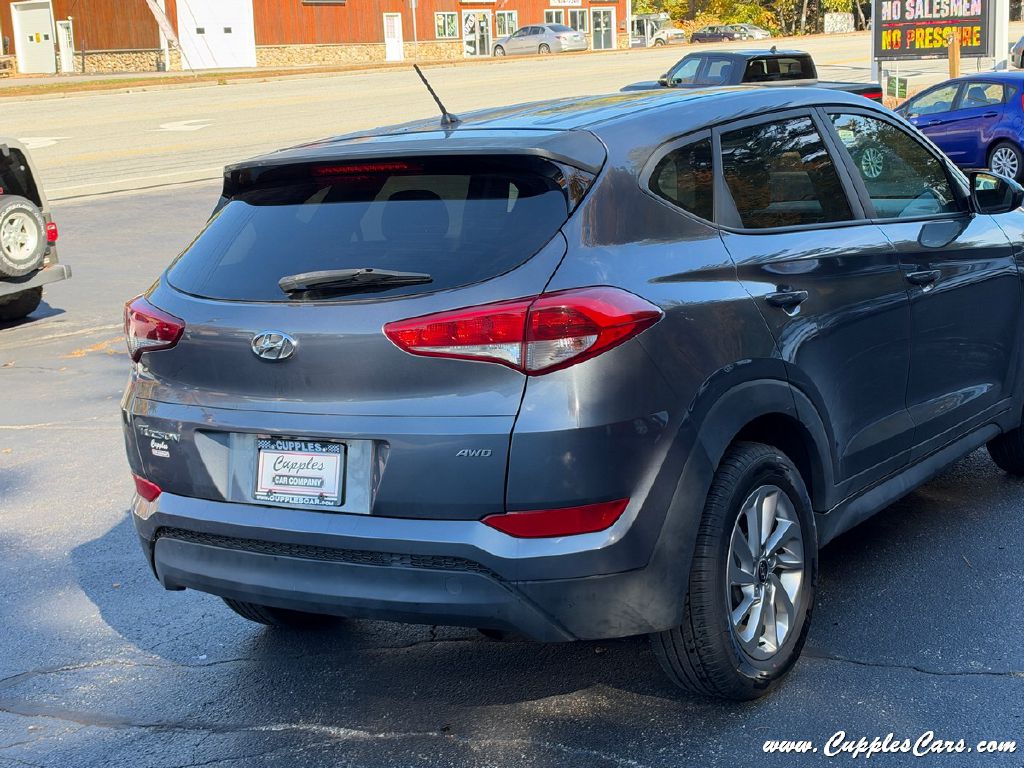 Photo 30 of this HYUNDAI TUCSON
