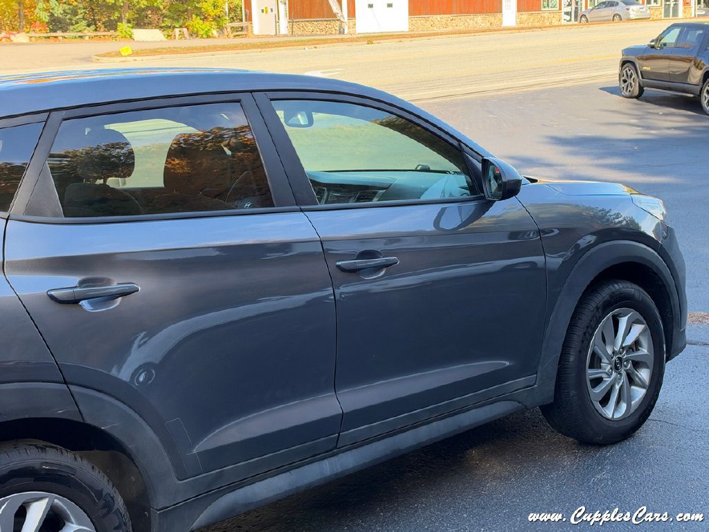 Photo 32 of this HYUNDAI TUCSON