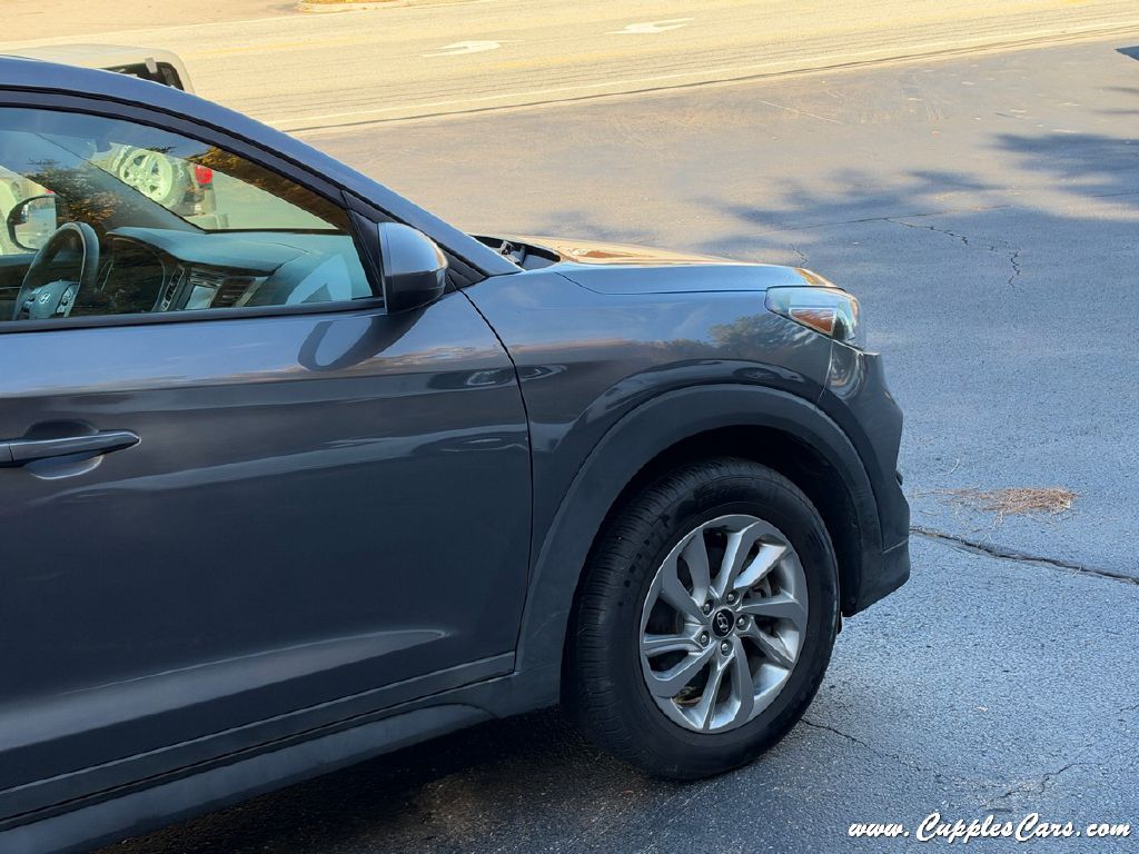 Photo 33 of this HYUNDAI TUCSON