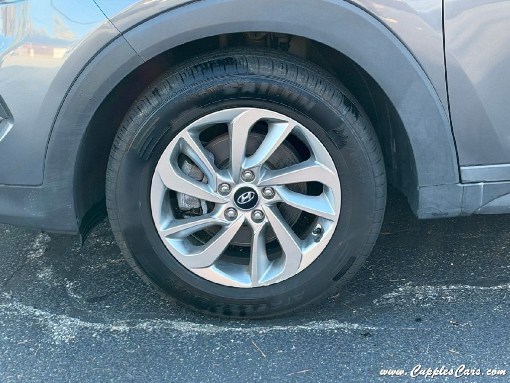 Photo 37 of this HYUNDAI TUCSON