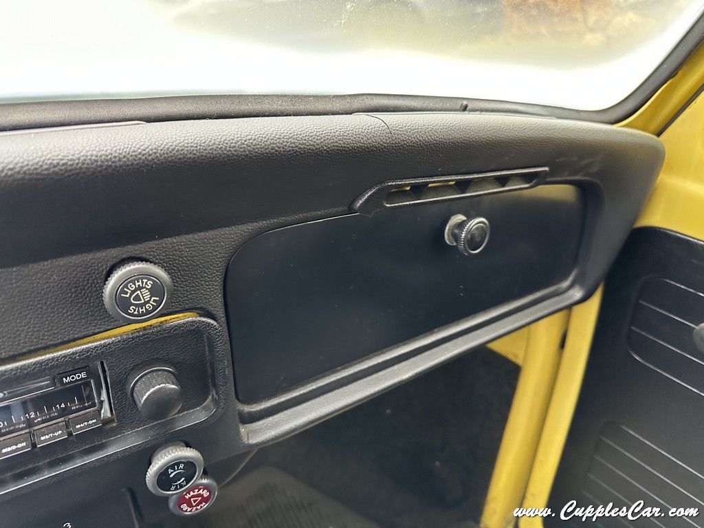 Photo 19 of this VOLKSWAGEN BEETLE
