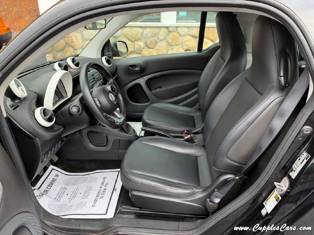 Photo 3 of this SMART FORTWO
