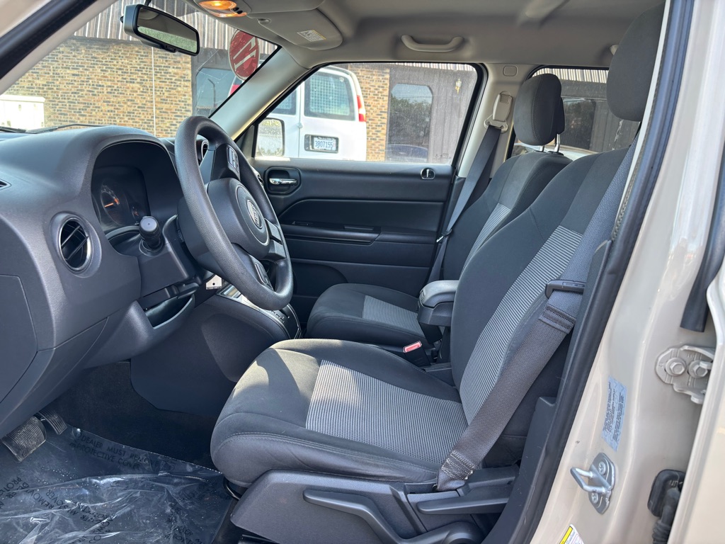 Photo 7 of this JEEP PATRIOT