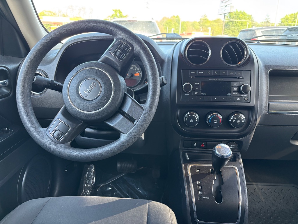 Photo 2 of this JEEP PATRIOT