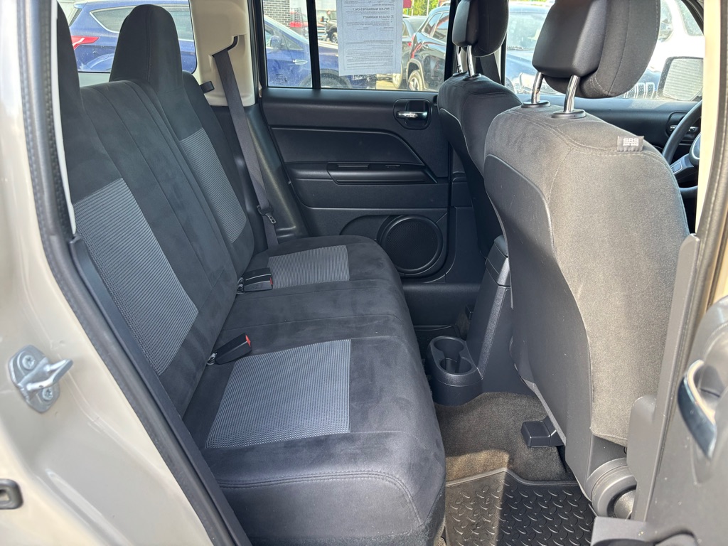 Photo 10 of this JEEP PATRIOT