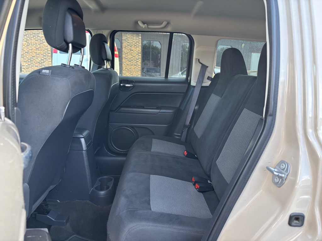 Photo 8 of this JEEP PATRIOT