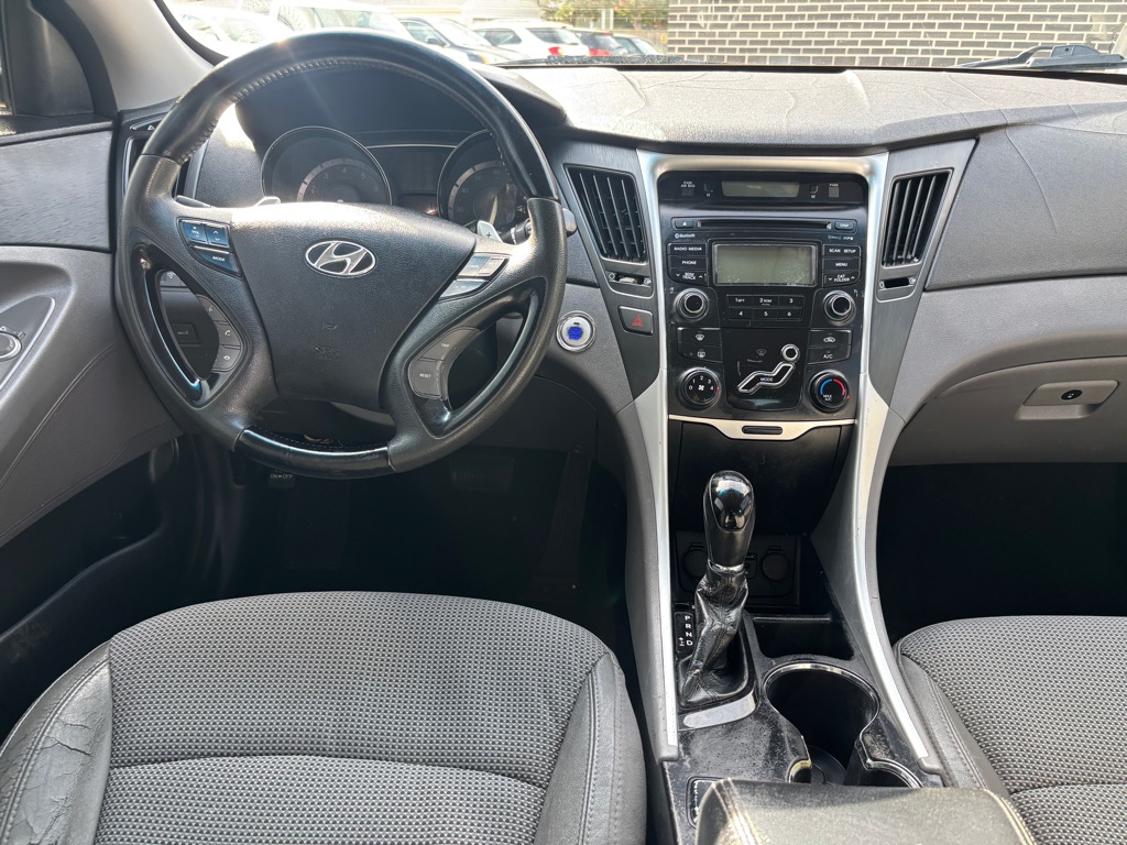 Photo 2 of this HYUNDAI SONATA