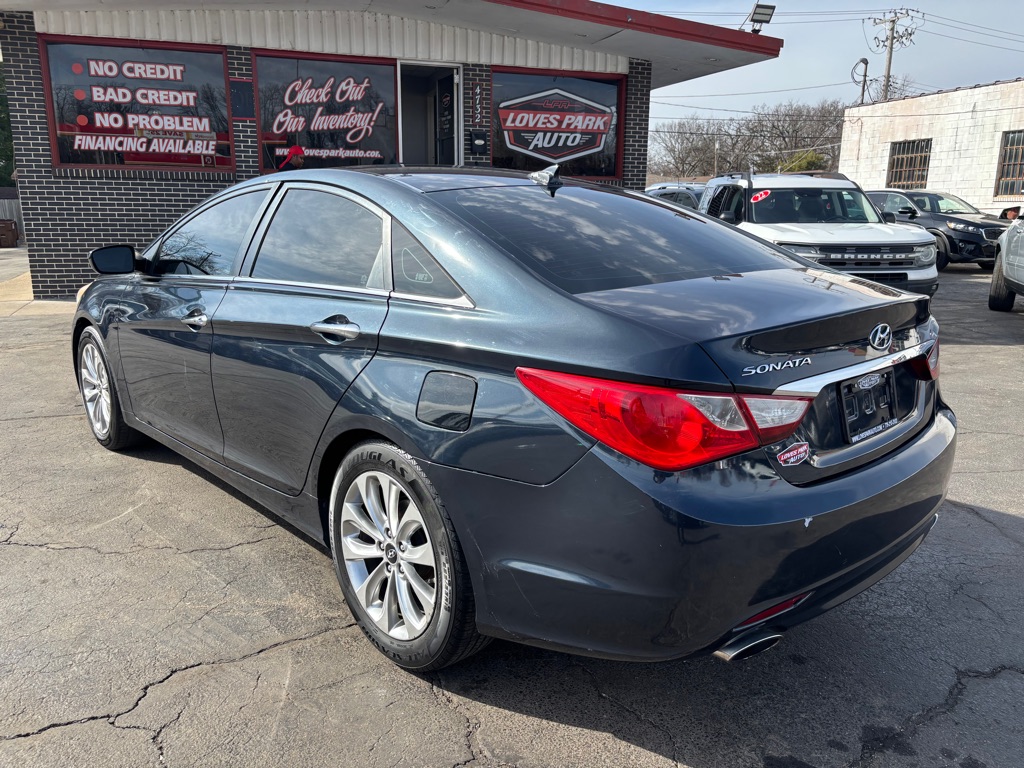 Photo 3 of this HYUNDAI SONATA