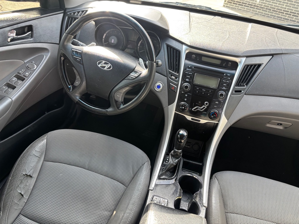 Photo 5 of this HYUNDAI SONATA