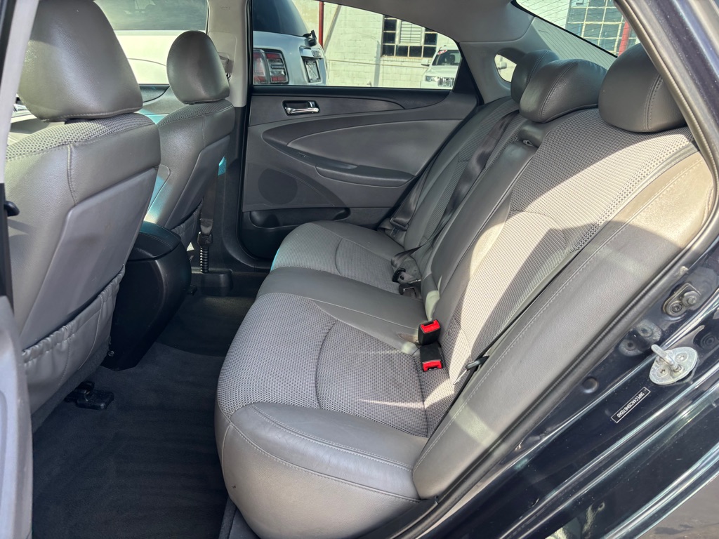 Photo 8 of this HYUNDAI SONATA