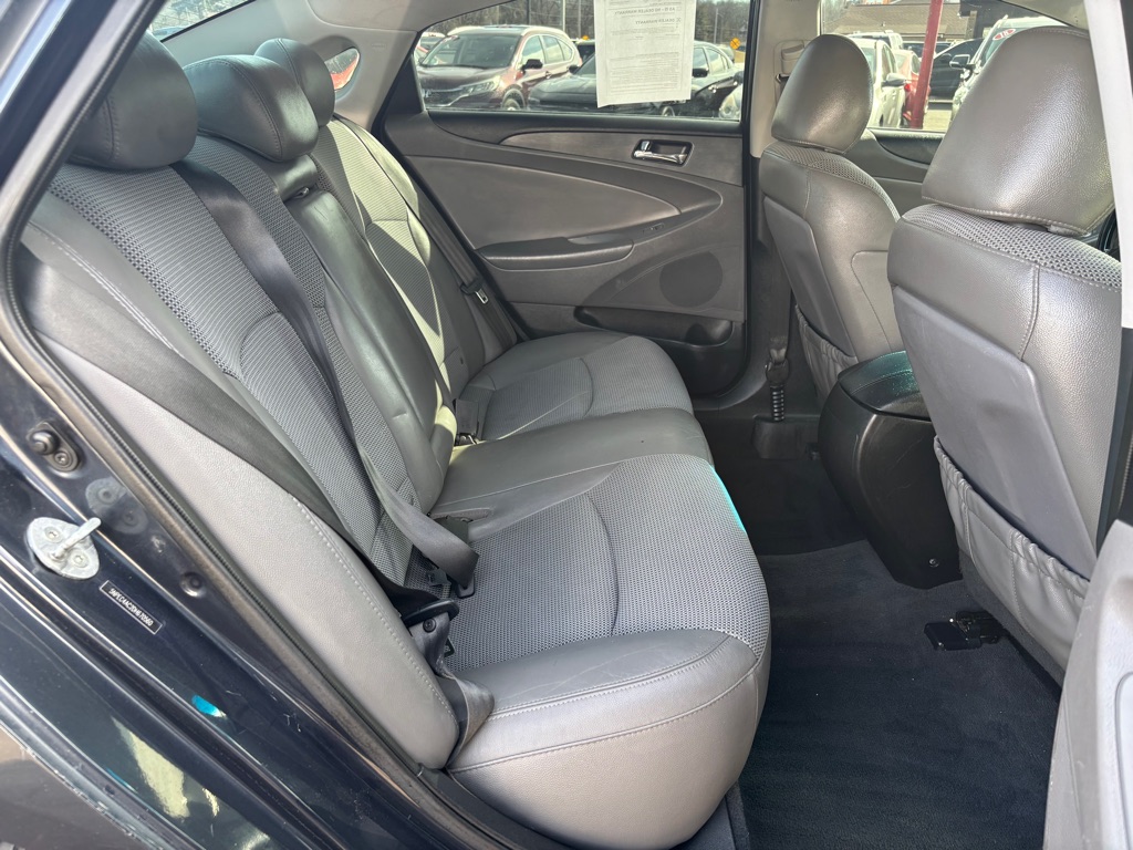 Photo 10 of this HYUNDAI SONATA
