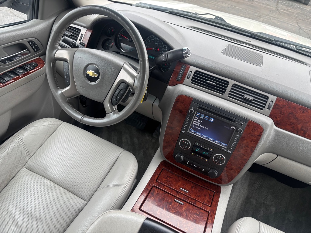 Photo 2 of this CHEVROLET AVALANCHE