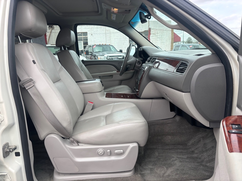 Photo 10 of this CHEVROLET AVALANCHE