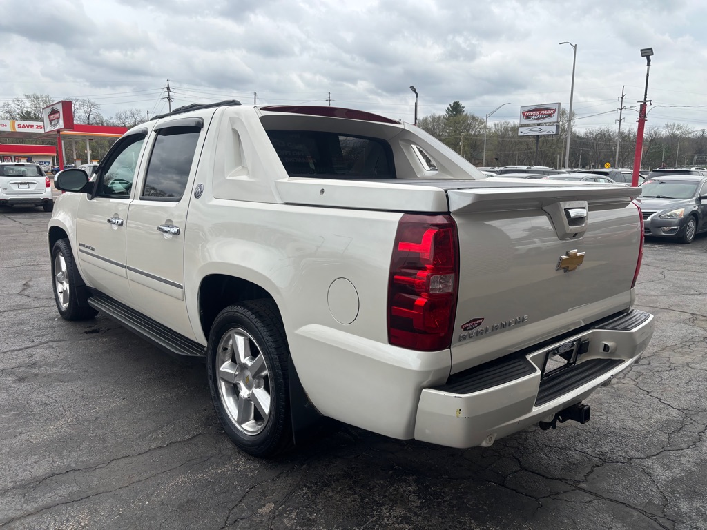 Photo 3 of this CHEVROLET AVALANCHE