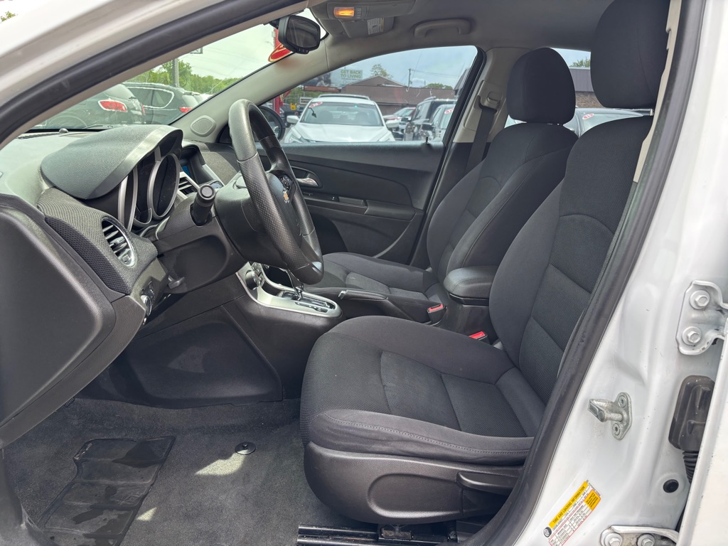 Photo 7 of this CHEVROLET CRUZE