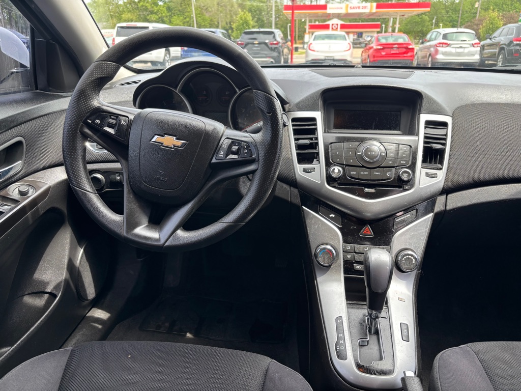 Photo 2 of this CHEVROLET CRUZE