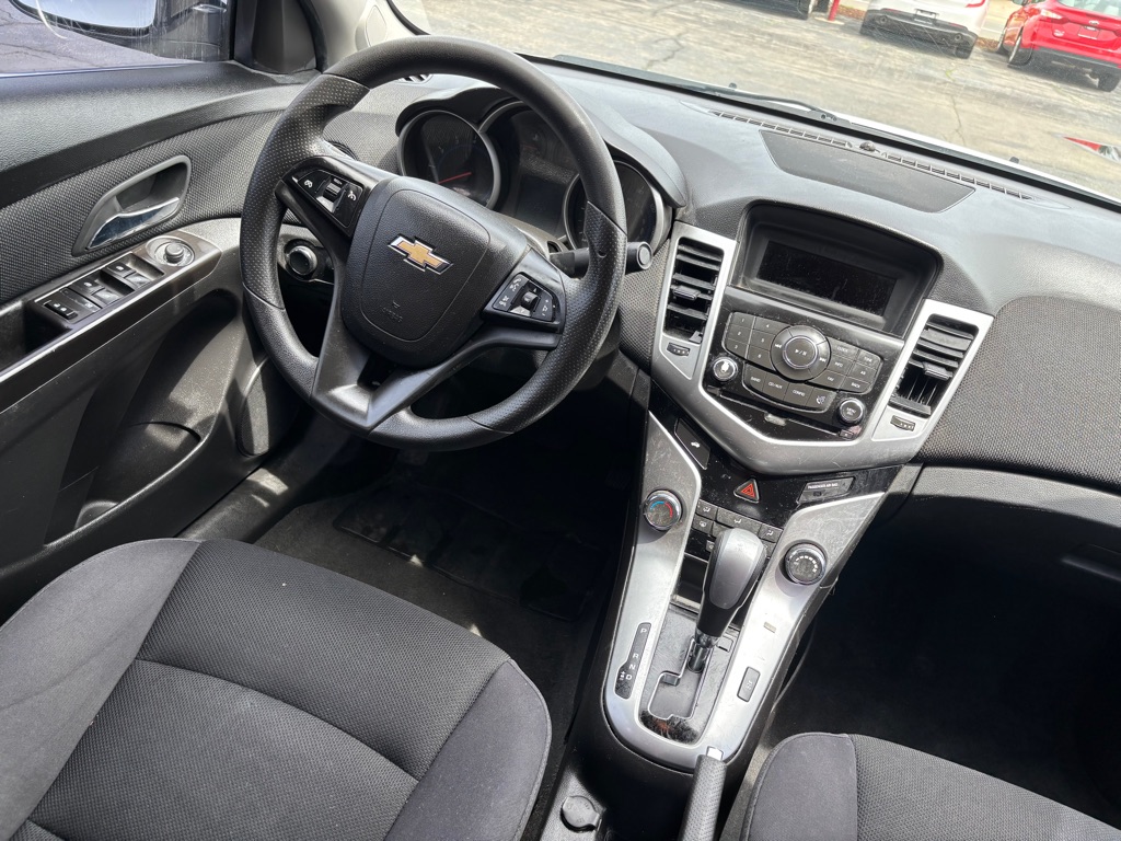 Photo 5 of this CHEVROLET CRUZE