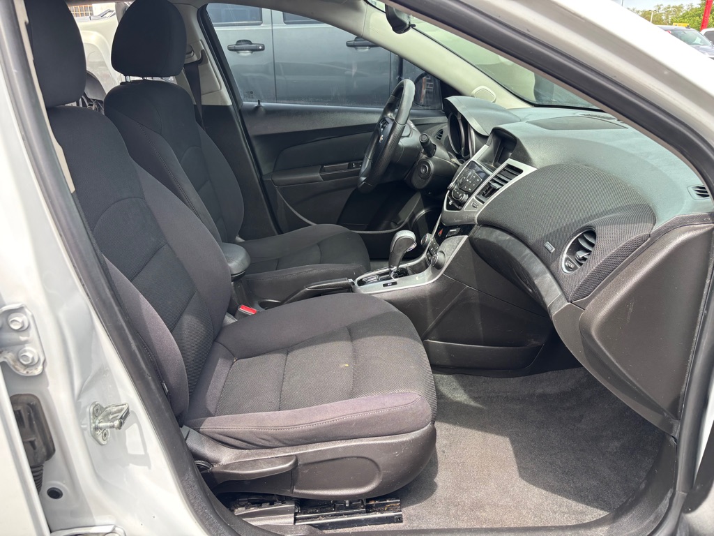 Photo 10 of this CHEVROLET CRUZE