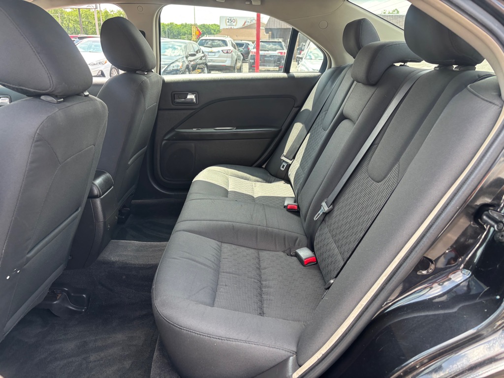 Photo 6 of this FORD FUSION