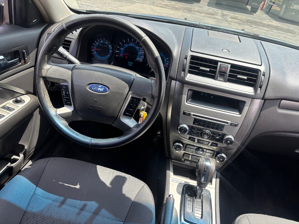 Photo 10 of this FORD FUSION