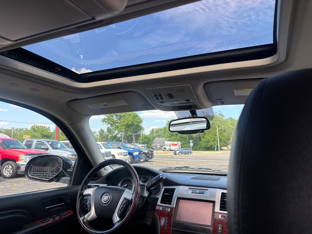 Photo 8 of this CADILLAC ESCALADE