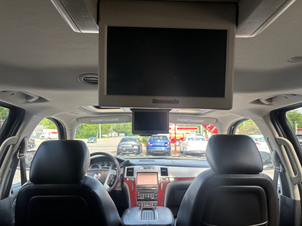 Photo 14 of this CADILLAC ESCALADE