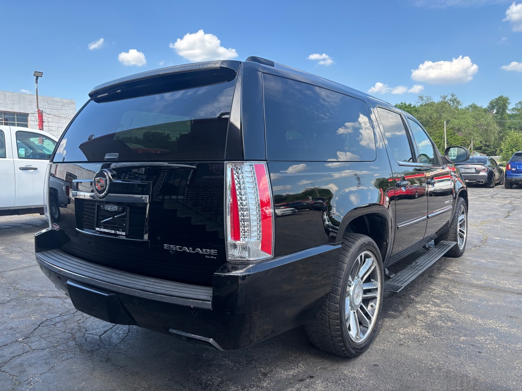 Photo 4 of this CADILLAC ESCALADE