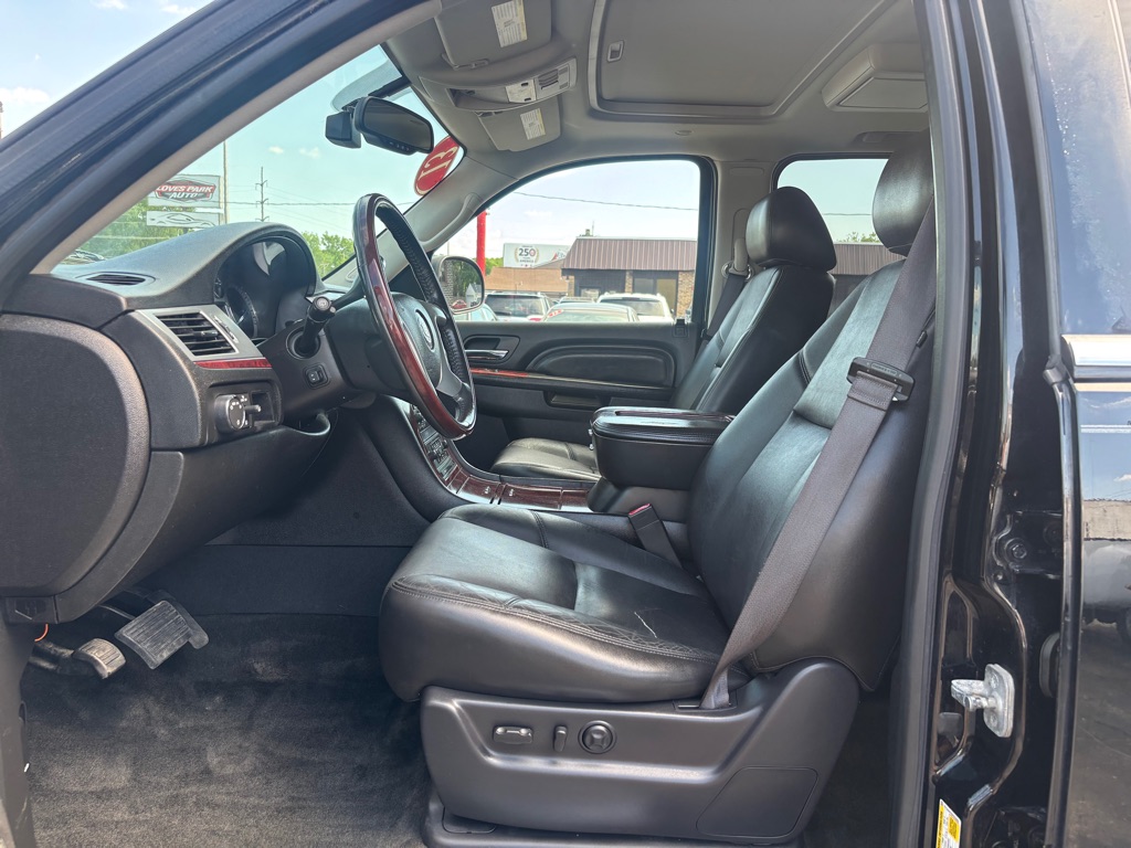 Photo 7 of this CADILLAC ESCALADE