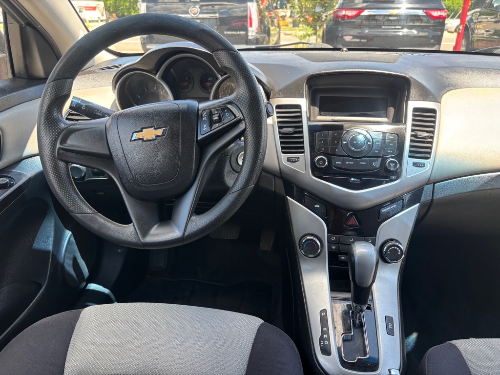 Photo 9 of this CHEVROLET CRUZE