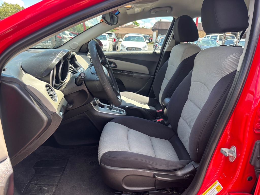 Photo 5 of this CHEVROLET CRUZE