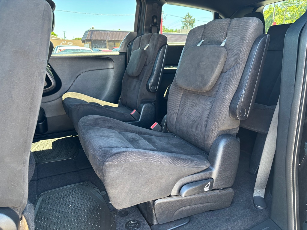 Photo 6 of this DODGE GRAND CARAVAN