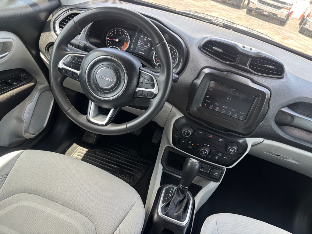 Photo 10 of this JEEP RENEGADE