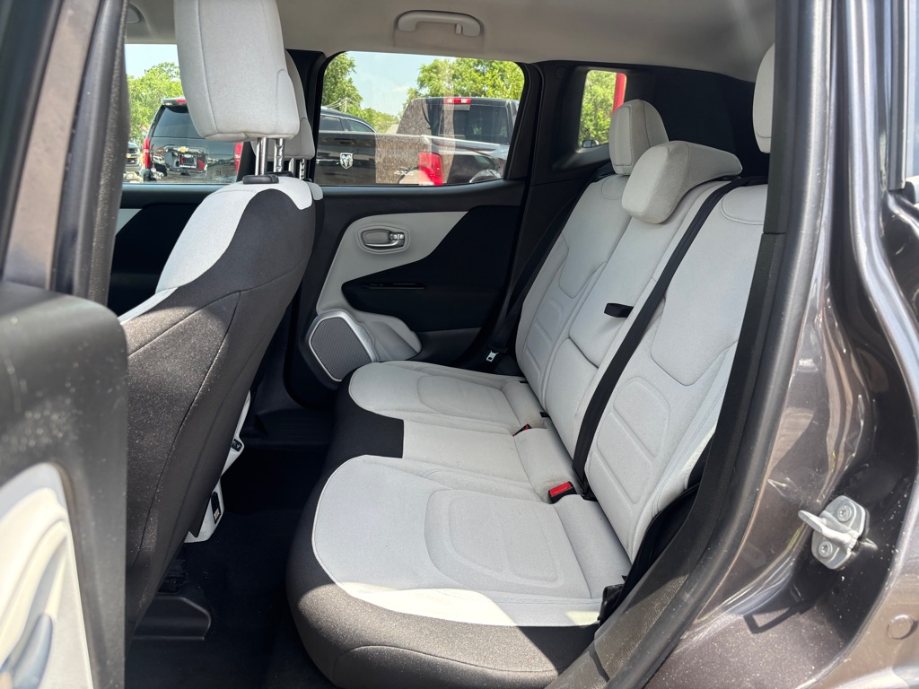 Photo 6 of this JEEP RENEGADE